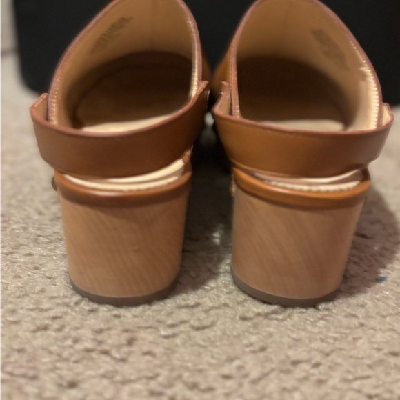 EUC J Crew Sling Back Leather Clogs 7.5 - Picture 3 of 3